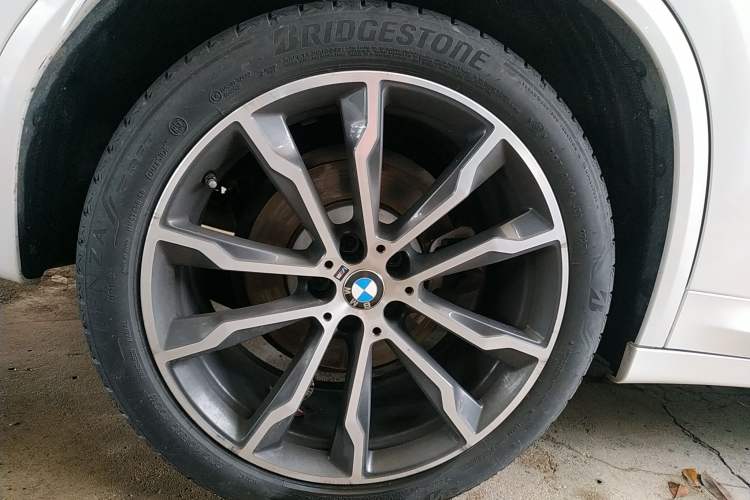 Used BMW X3 2023 xDrive30i Leading Model M Night Edition Package Right Rear Wheel Hub