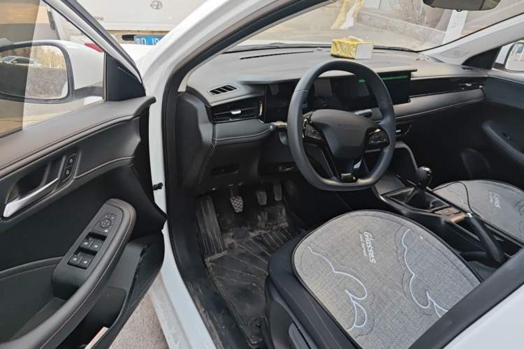 Used Roewe i5 2023 1.5L Manual Comfort Edition