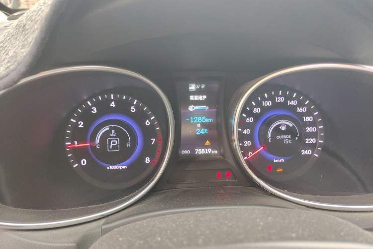 Used Hyundai Santa Fe 2015 2.4L Automatic Two-Wheel Drive Smart Version 5 Seats
