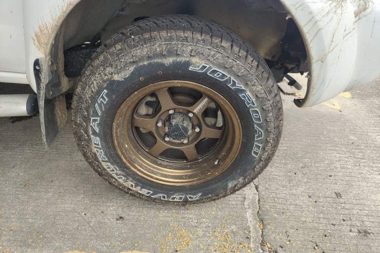 Used Nissan Paladin 2008 2.4L 4x4 Standard Edition Right Front Wheel Hub