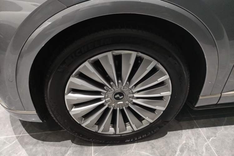 Used ONVO Luxeed L90 2025 Model—Ultra Six-Seater Version
