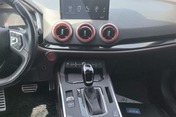 Used Wey VV5 2017 2.0T Flagship Edition Audio And AC Panel