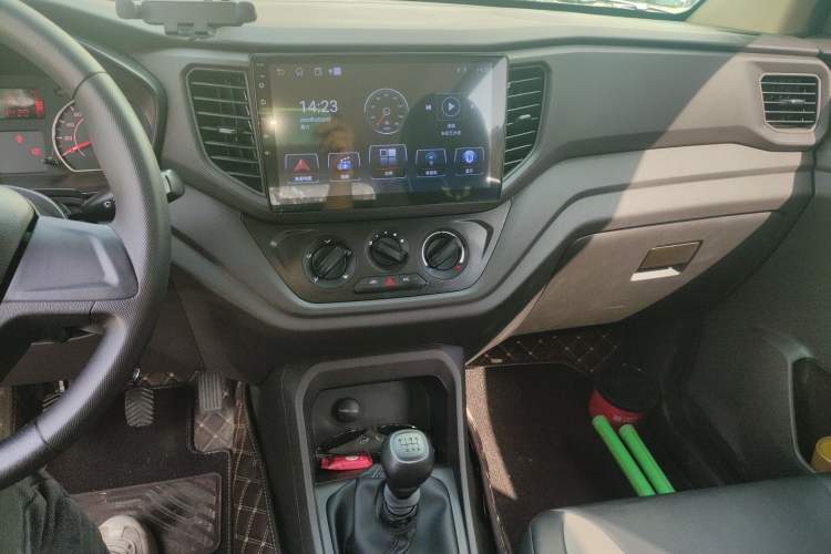 Used Wuling Hongguang V 2022 1.5L Jingqu Edition Electric-Assist LAR Audio And AC Panel