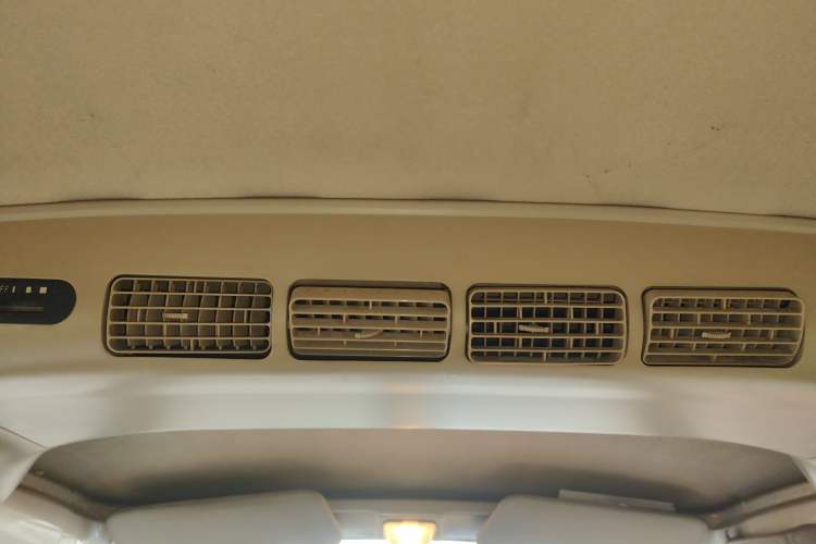 Used BAIC Weiwang 306 2011 1.3L Comfort version 7 seats Headliner