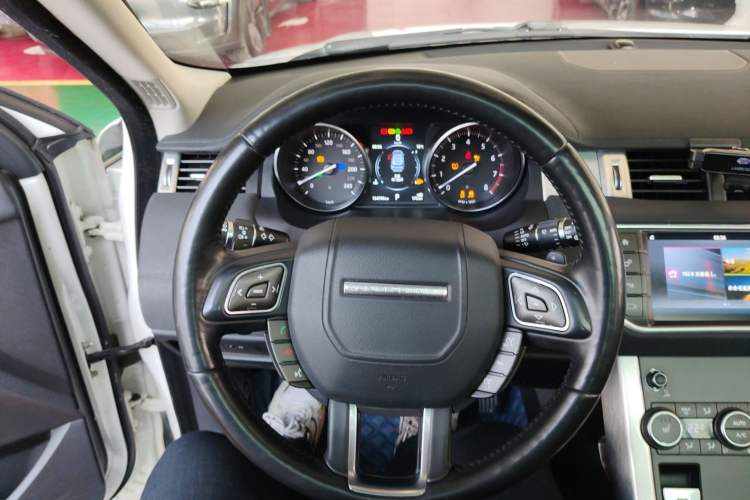 Used Land Rover Range Evoque 2017 2.0T British-Style Prestige Edition Steering Wheel