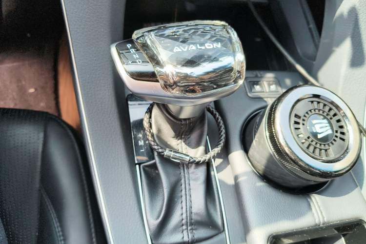 Used Toyota Avalon 2019 2.0L Luxury Edition China VI Standard Gear Lever