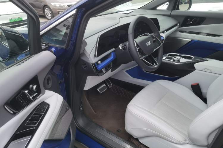 Used Cadillac OPTIQ 2024 Standard Range Version Driver Seat