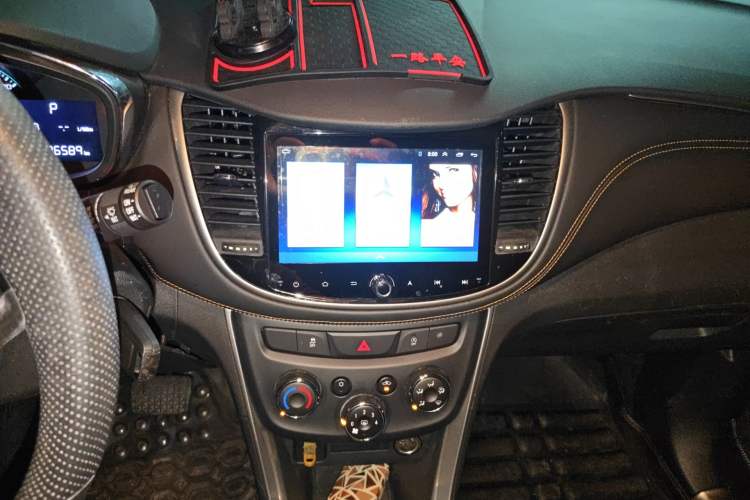 Used Chevrolet Trax 2017 1.4T Automatic Two-Wheel Drive Comfort Version Audio And AC Panel