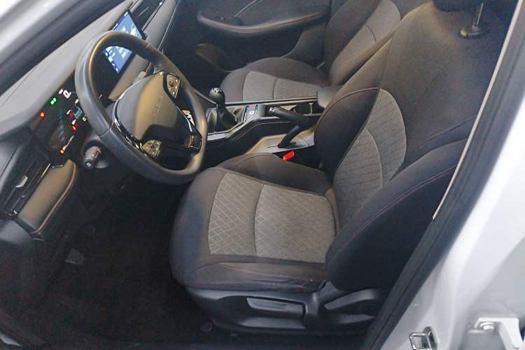 Used Roewe i5 2023 1.5L Manual Comfort Edition
