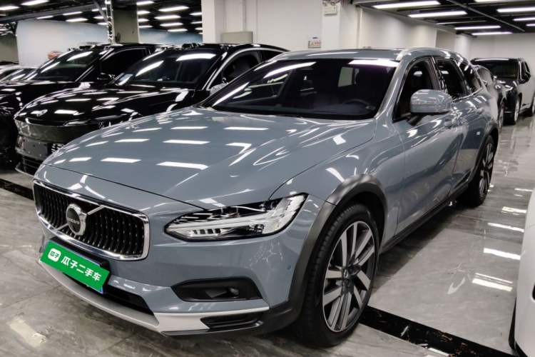 Used Volvo V90 2022 Cross Country B5 AWD Prestige Edition