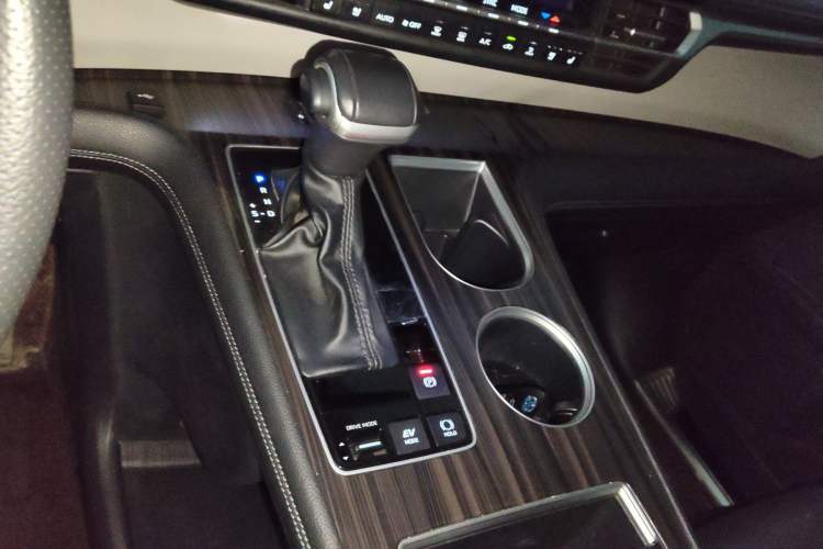 Used Toyota Granvia 2023 2.5L Hybrid Flagship VIP Edition Gear Lever