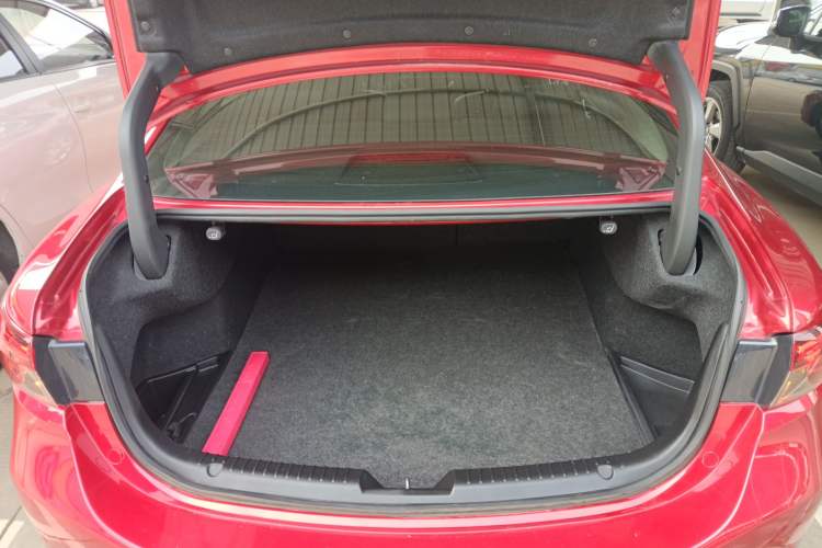 Used Mazda Atenza 2017 2.0L Blue Sky Luxury Edition
