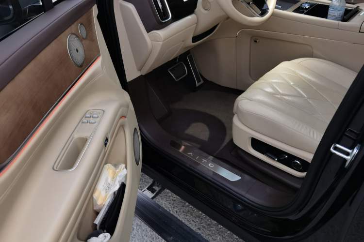 Used Hima AITO M9 2024 Range-Extended Ultra Version 42 kWh 6-Seater Model
