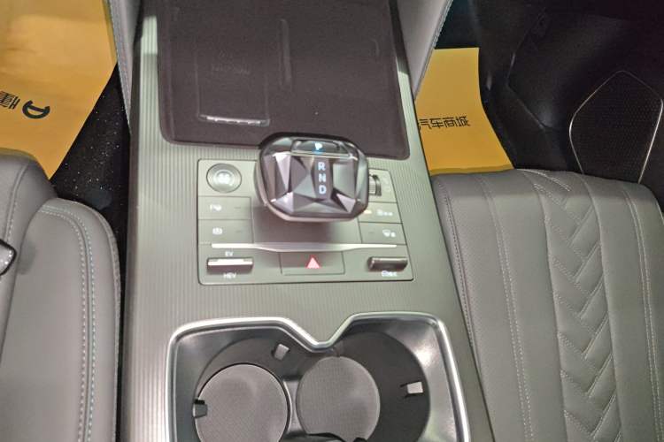 Used BYD Song L DM-i 2025 Intelligent Driving Version 160 km Beyond-Range Type Gear Lever