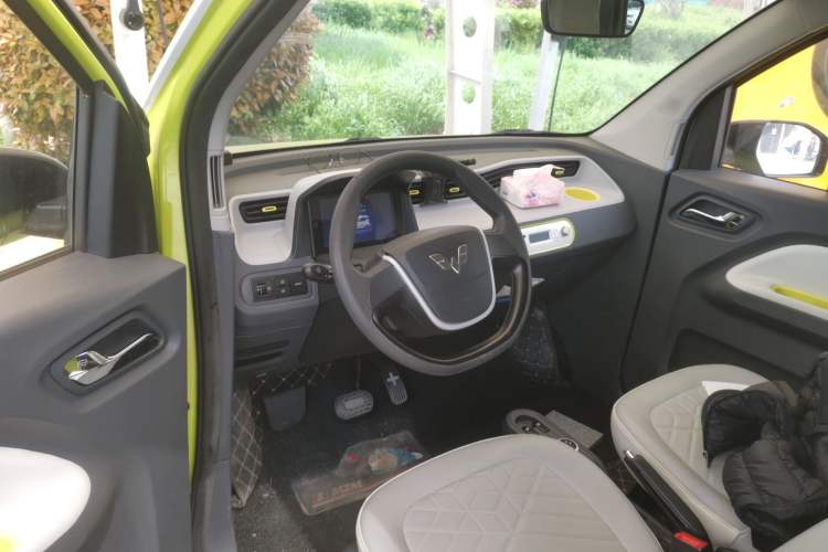 Used Wuling Hongguang MINIEV 2022 Macaron-Color Edition Lithium Iron Phosphate Center Console