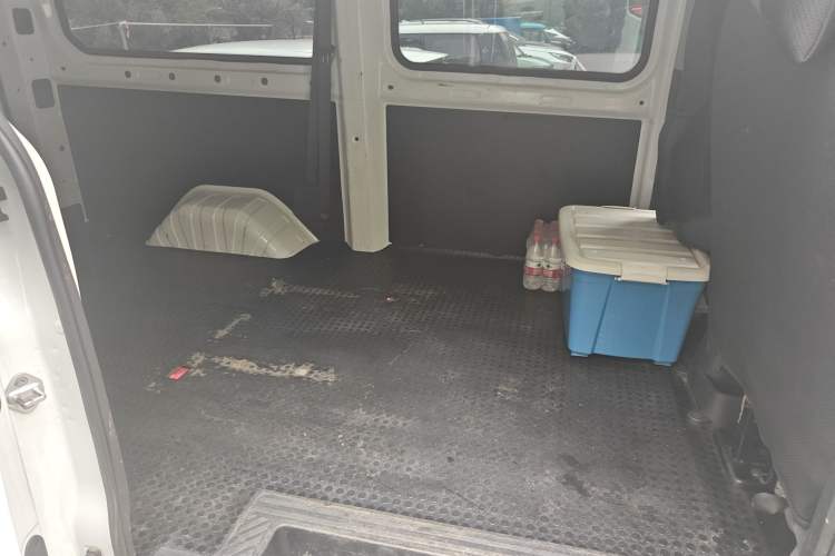 Used JMC E Fushun 2025 Model, Open Window Version, 41.86 kWh, Short Axle, Low-roof
