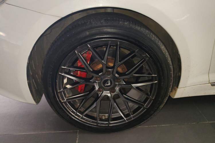 Used Kia K5 2014 2.0L Automatic LUXURY Left Front Wheel Hub