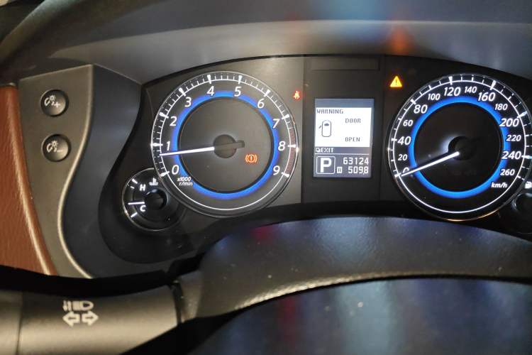 Used Infiniti QX50 2013 2.5L Two-Wheel-Drive Elegant Edition