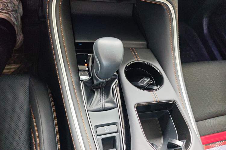 Used Toyota Avalon 2024 Dual-Motor 2.0L Premium Edition Gear Lever