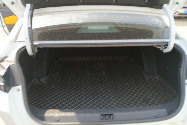 Used Dongfeng Aeolus Yixuan 2023 Mach Edition 1.5T Automatic Pursuit Rider Version Trunk