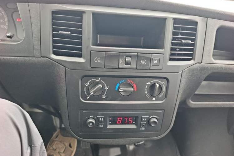 Used Wuling Zhiguang 2023 1.5L Practical Version 5/7 Seats
