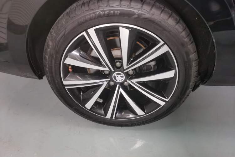 Used Skoda Superb 2019 TSI330 DSG Comfort Edition Right Rear Wheel Hub