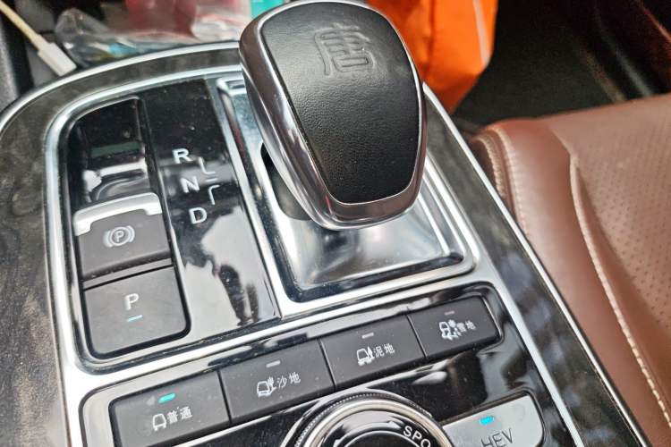 Used BYD Tang New Energy 2015 2.0T Four-Wheel-Drive Flagship Model Gear Lever