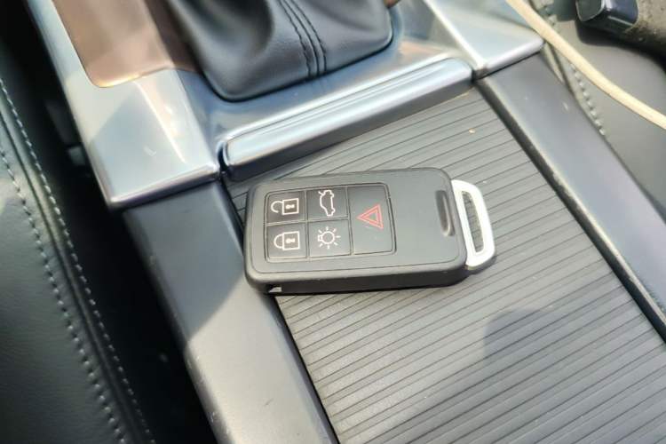 Used Volvo XC60 2017 T5 Smart Upgrade Edition Vehicle Key