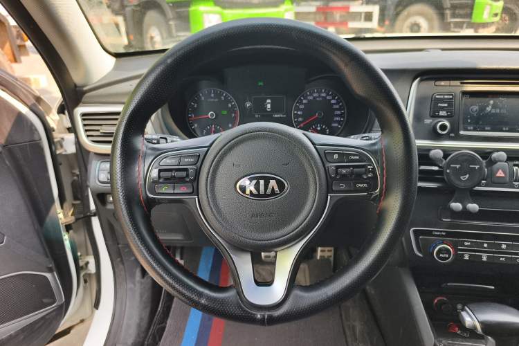 Used Kia K5 2016 2.0L Automatic LUX Steering Wheel