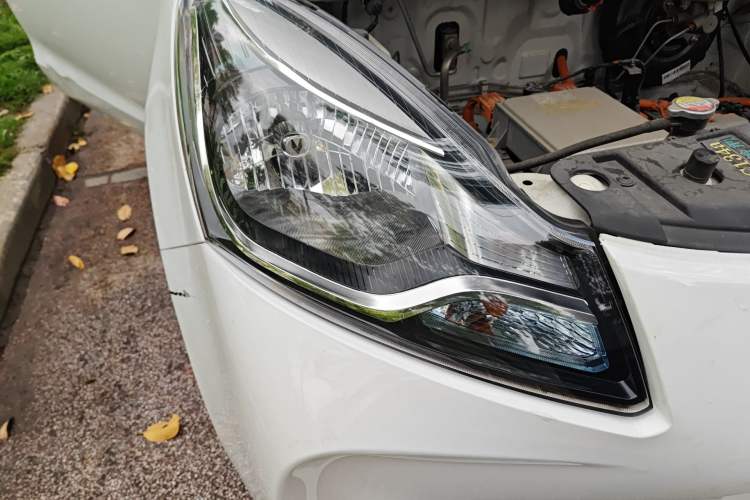 Used CHANGAN OSHAN Benni E-Star 2021 National Edition Xin Yue Version Lithium Iron Phosphate (31.86 kWh) Right Front Headlight