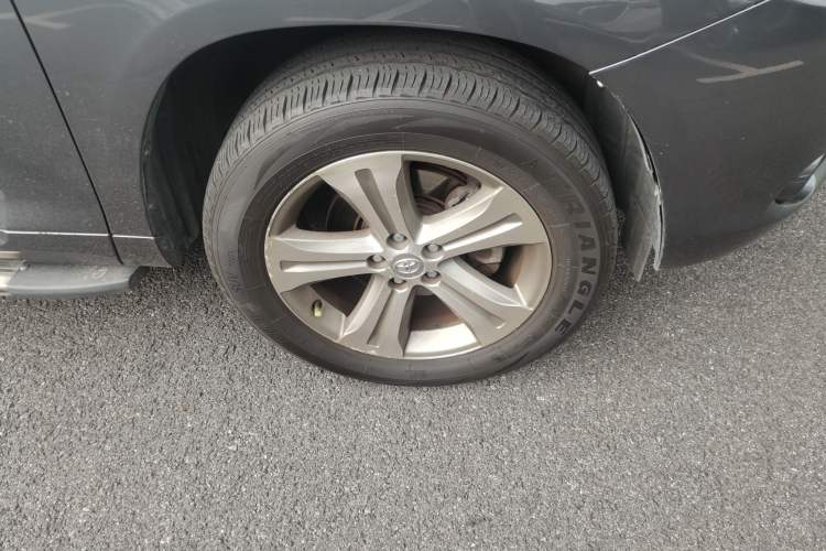 Used Toyota Highlander 2011 2.7L Two-Wheel Drive 7-Seater Luxury Edition
