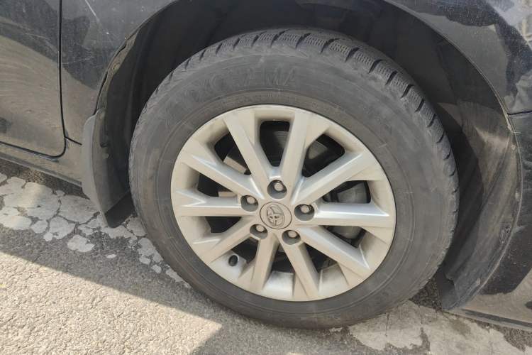 Used Toyota Camry 2016 2.0E 10th Anniversary Elite Edition Right Front Wheel Hub