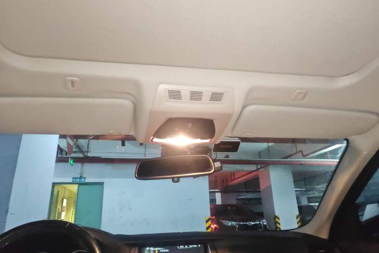 Used BMW 5 Series 2014 525Li Luxury Design Package
