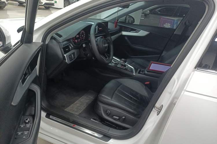 Used Audi A4L 2019 40 TFSI Fashion Version China V Driver Seat