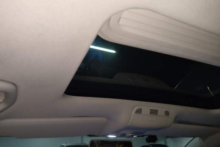 Used Volkswagen Magotan 2013 1.8TSI Premier Model Headliner