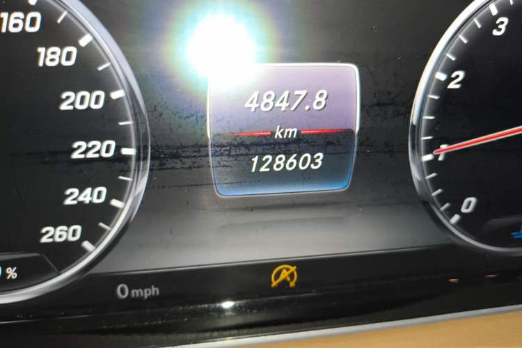 Used Mercedes-Benz S-Class 2016 S 320 L Business Model Odometer Close Up