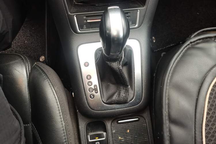 Used Volkswagen Tiguan 2015 1.8TSI Automatic Two-Wheel Drive Comfort Edition Gear Lever