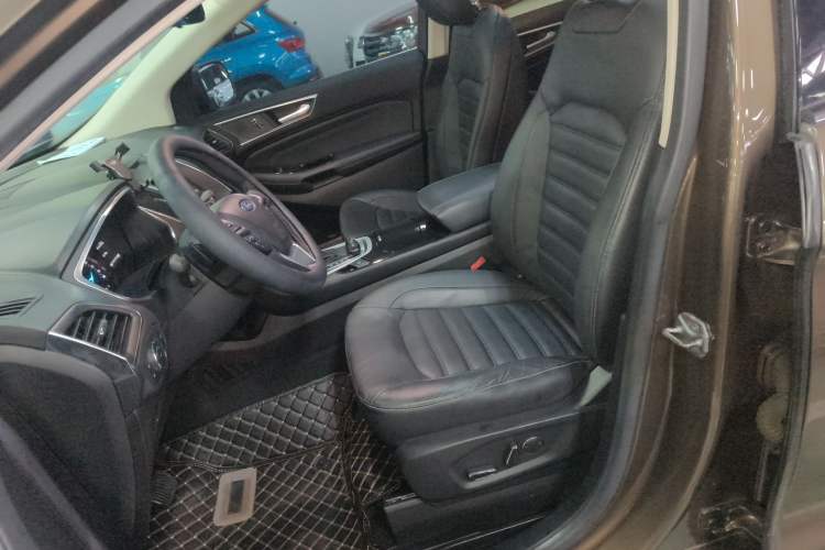 Used Ford Edge 2015 2.0T GTDi Two-Wheel-Drive High-Line Version
