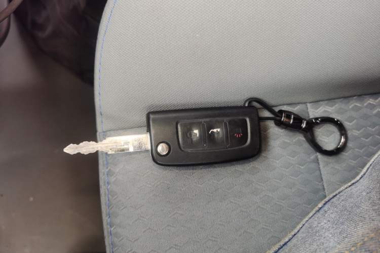 Used Foton Toano 2023 2.0T Manual Urban Version Short Wheelbase Low Roof with Single Rear Tire Available in 5/6/9-Seater Configurations
