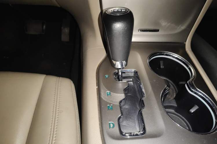 Used Jeep Grand Cherokee 2011 3.6L Luxury Edition
