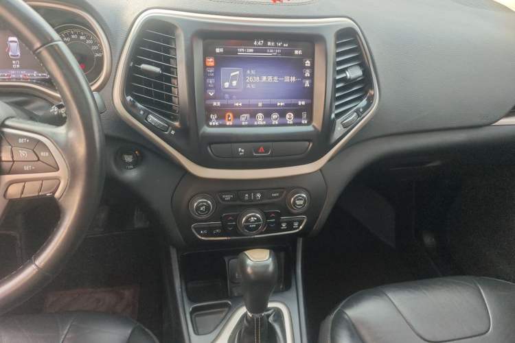 Used Jeep Cherokee 2017 2.0L Superior Edition