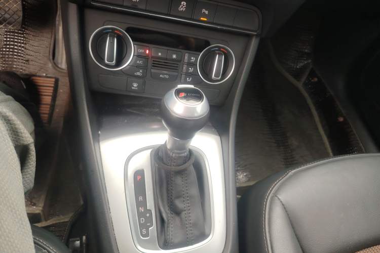 Used Audi Q3 2018 30 TFSI Fashion Edition Collector's Version Gear Lever