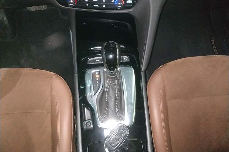 Used Buick Regal 2019 20T Elite Version China V Standard Gear Lever