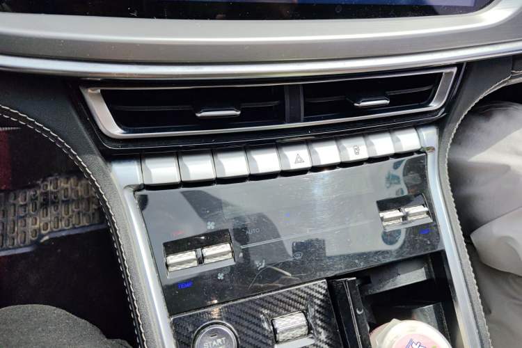 Used CHANGAN CS85 COUPE 2019 1.5T DCT Dynamic Version China VI Standard
