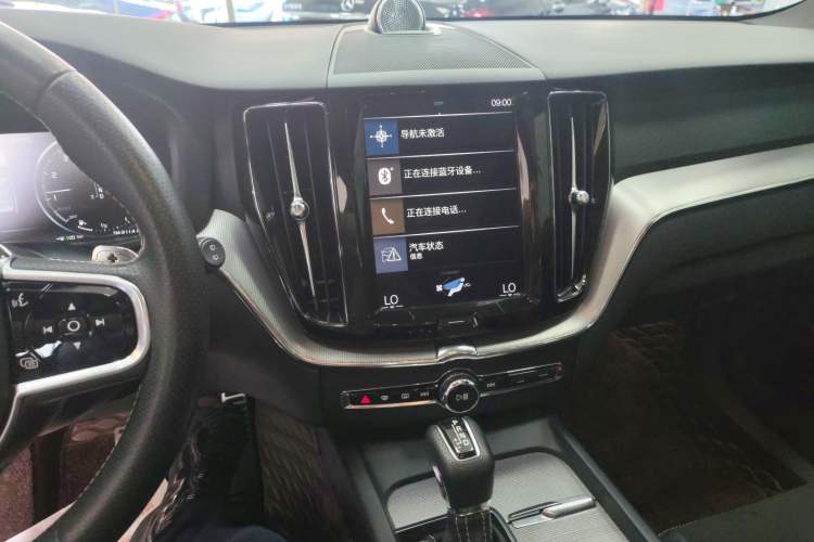 Used Volvo XC60 2018 T5 4x4 Smart & Sporty Edition Audio And AC Panel