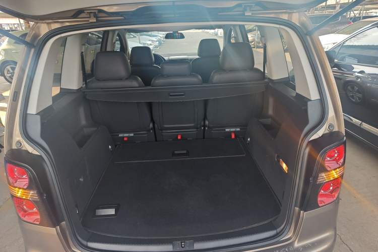 Used Volkswagen Touran 2015 1.4T DSG Comfort Edition 5 Seats