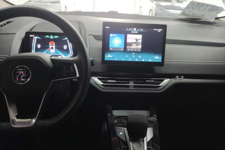 Used BYD Yuan New Energy 2019 EV535 Smart Connect Trendsetting Model Audio And AC Panel