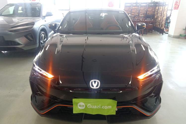 Used CHANGAN UNI-V 2025 Model Third-Generation 2.0T Dynamic Edition
