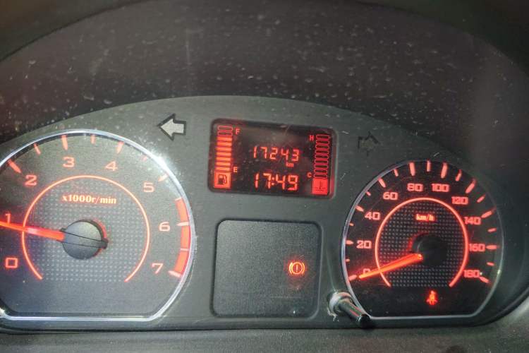 Used Wuling Rongguang S 2021 1.2L Base Model 5-Seater LSI Odometer Close Up