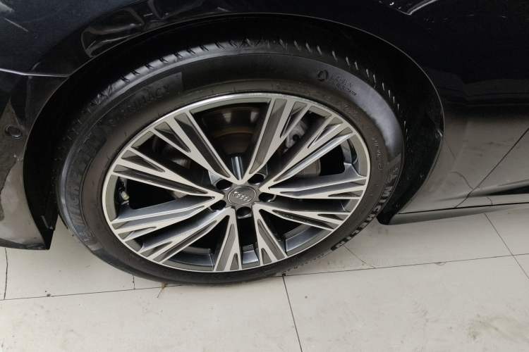 Used Audi A6L 2021 45 TFSI quattro Prestige Dynamic Edition Left Front Wheel Hub